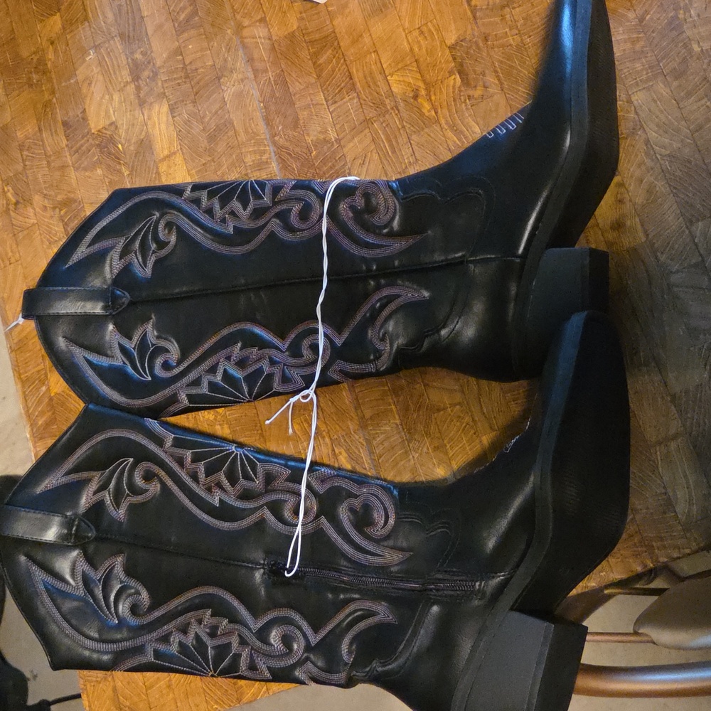 Black Western Embroidered Women's Boots